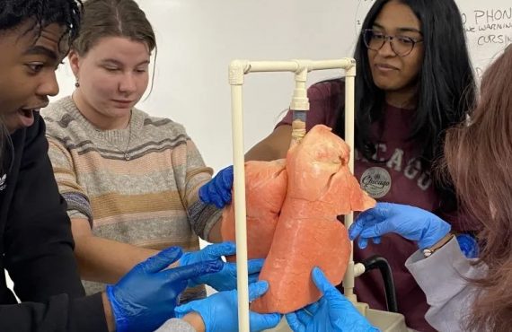 HSLabStudentsLearningAbout Organs_v2